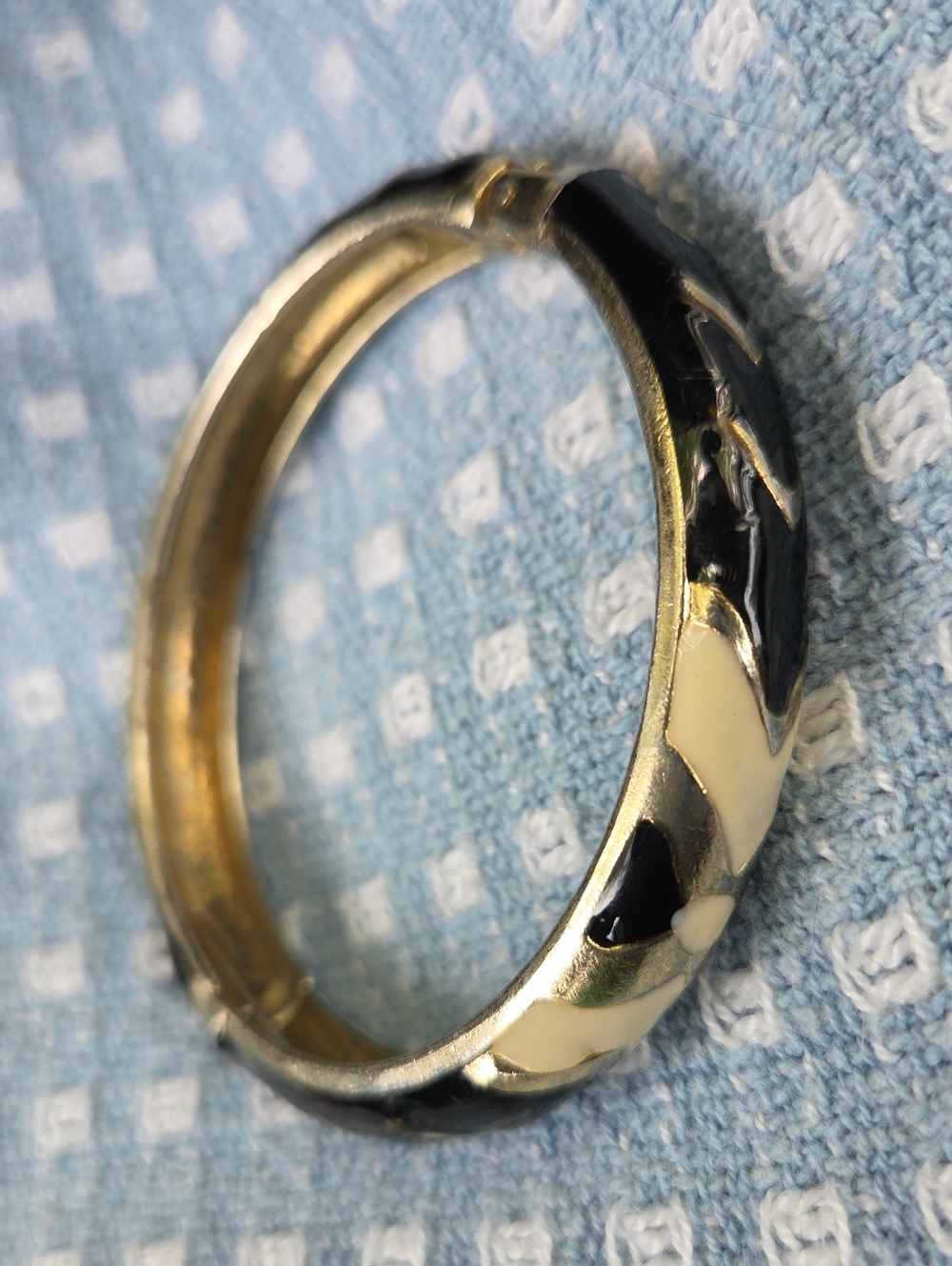 Vintage Enamel Metal Hinged Clamper Bracelet.